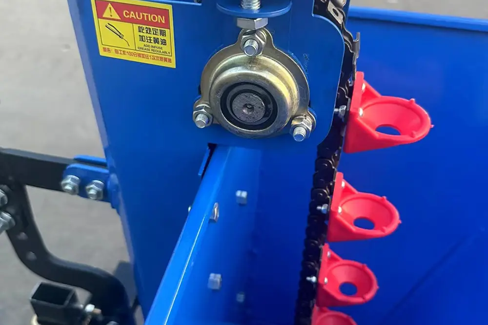 OEM ODM small 1-line potatomelon seeder tractor pull efficient and practical (2).jpg