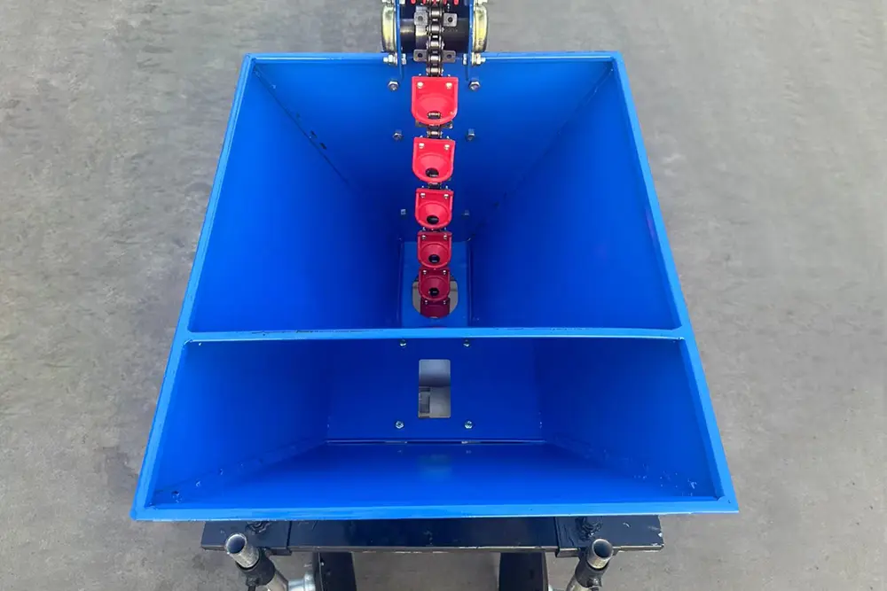 OEM ODM small 1-line potatomelon seeder tractor pull efficient and practical (7).jpg